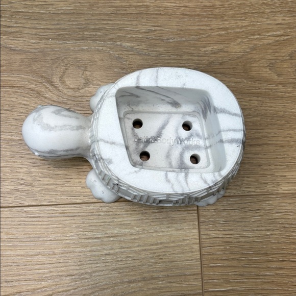 Bath And Body Works Marble-Effect Turtle Soap Dish - White Gray - Picture 4 of 8